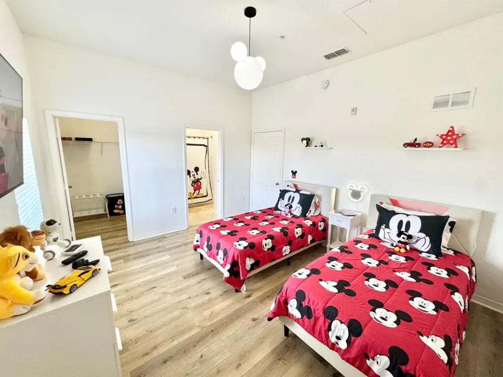 d9e76e0ee7954da5aa7c6695a7eb9319 LargeOriginal.jpg