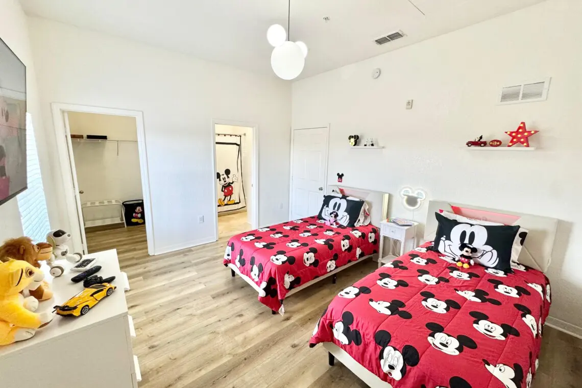 d9e76e0ee7954da5aa7c6695a7eb9319 LargeOriginal.jpg